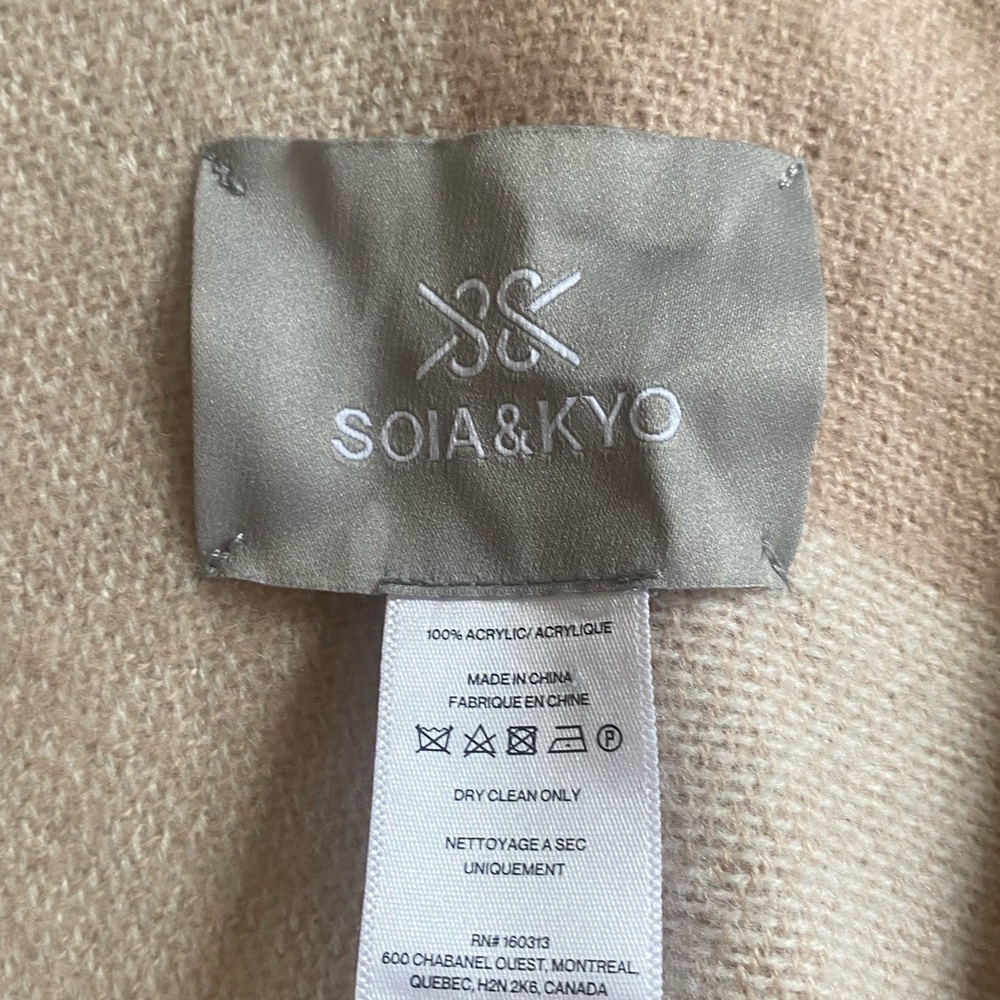 SOUA&KYI, Absolutely Gorgeous Poncho Cape! The Material is Beautiful ๐ป๐ป๐ป๐ป๐ป - Picture 6 of 11
